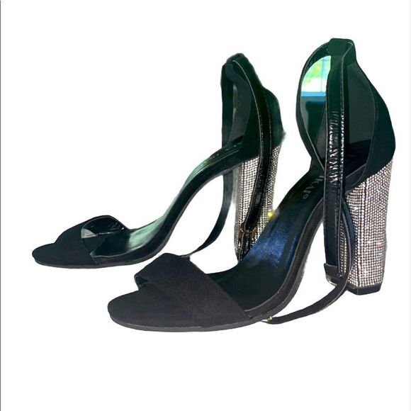 Heels   - Picture 1 of 4